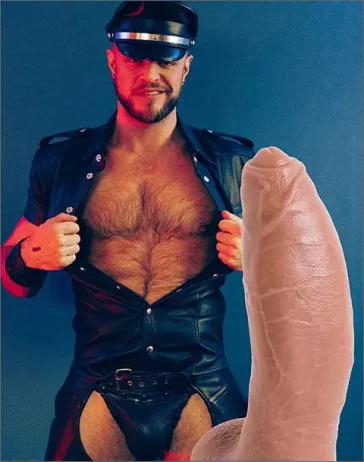 Wade Wolfgar Gorgeous Uncut Cock is now a Dildo Mr Hankeys Toys